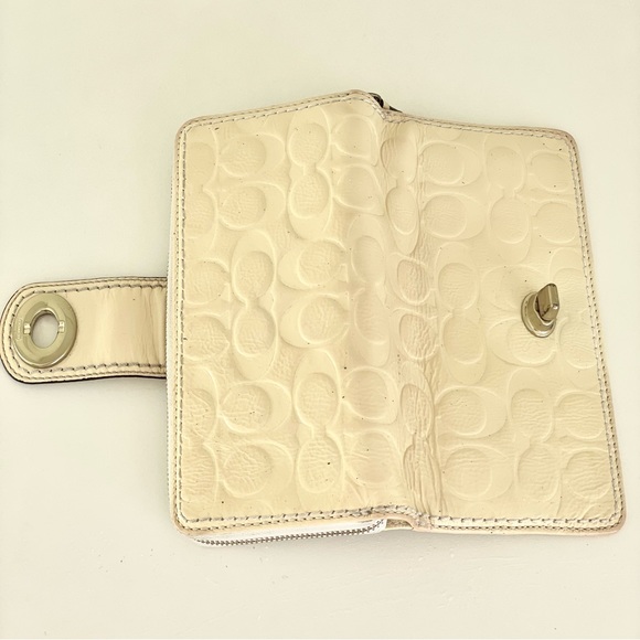 Coach Creamy White Wallet - Picture 6 of 10